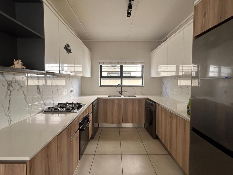 To Let 3 Bedroom Property for Rent in Sandown Western Cape